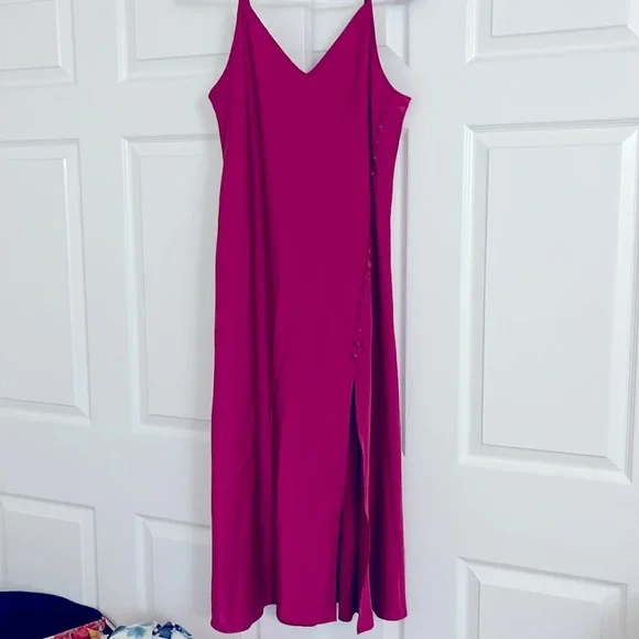 *HOST PICK* Banana Republic Petite Maxi Dress with a front slit at bottom - Picture 1 of 3